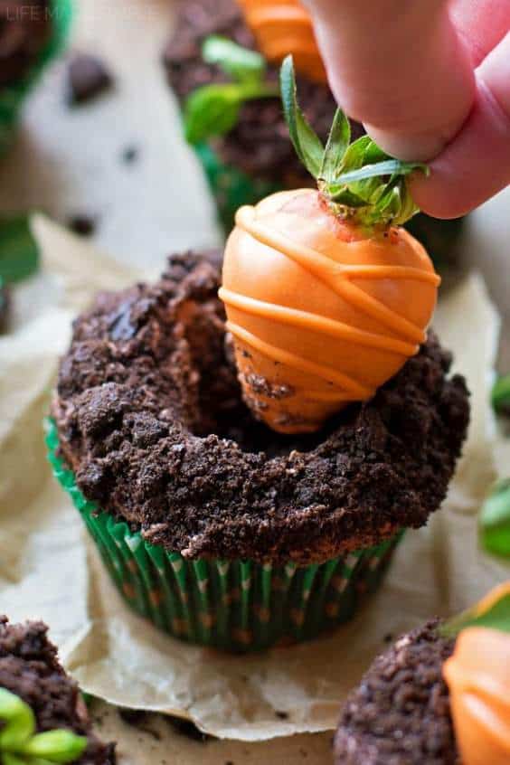 Carrot Patch Cupcakes by lifemadesimplebakes.com