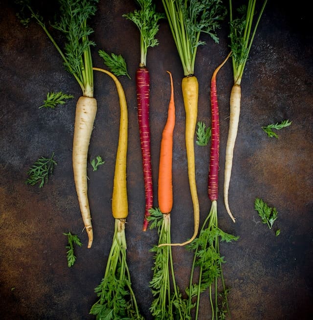 Rainbow carrots by Dana Devolk from Unsplash