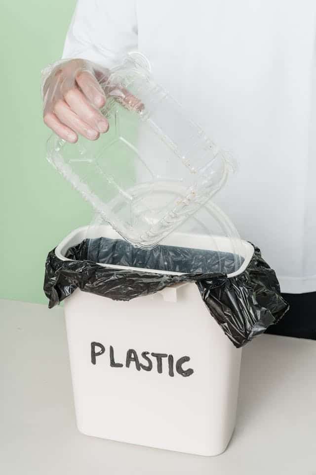 Plastic recycle bin by Lara Jameson from Pexels.