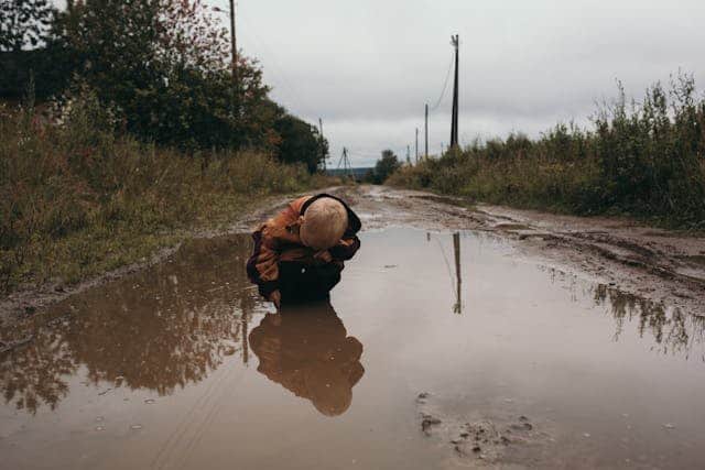 A child in a puddle by Pexels